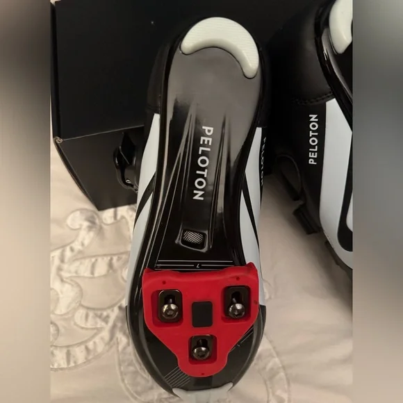 PELOTON CYCLING SHOES - Picture 5 of 14